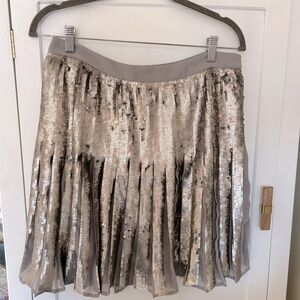 Silver Banana Republic holiday sequin skirt 4 like new